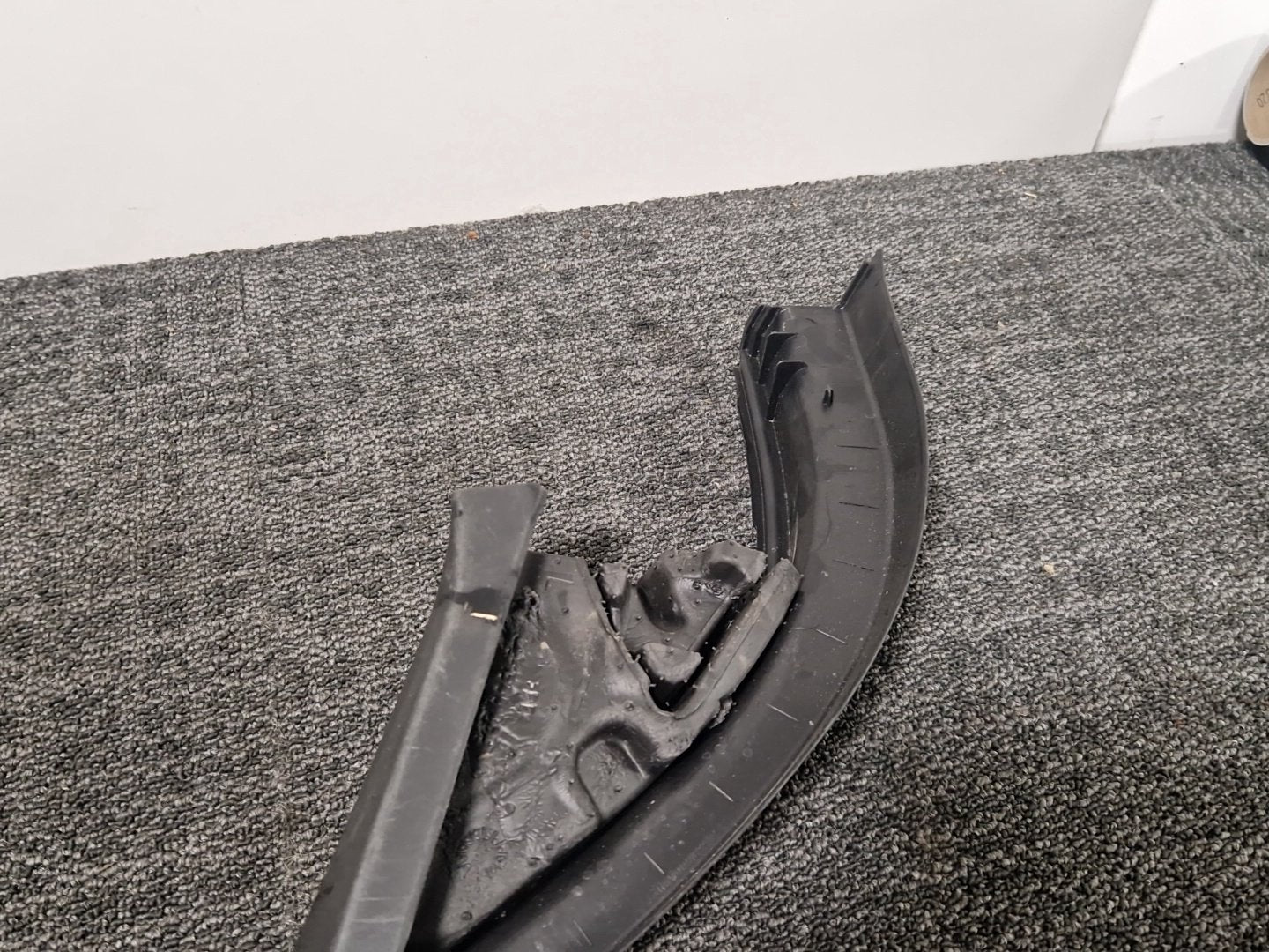 BMW 120i F40 Genuine Front Left N/S Window Frame Cover 7464799