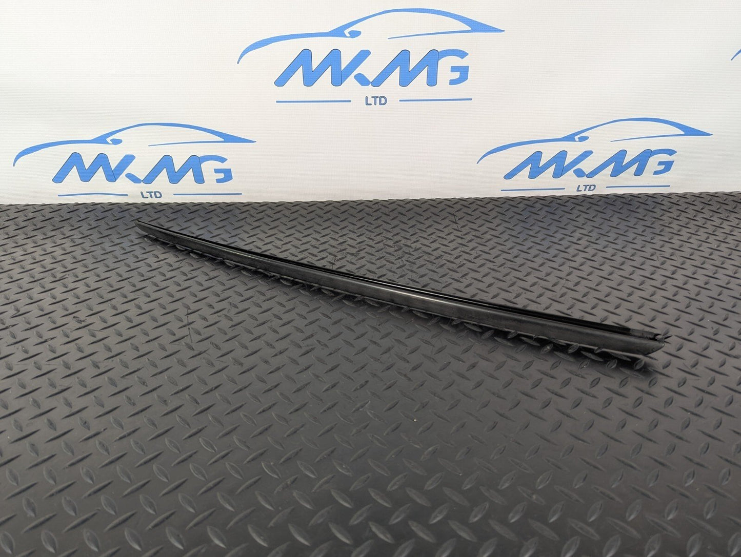 10-17 AUDI A8 4H RIGHT SIDE WINDSCREEN VERTICAL TRIM 4H0854328
