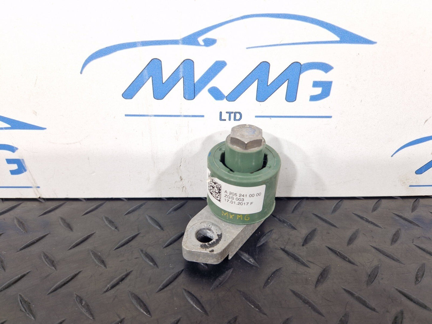 14-21 MERCEDES BENZ C220d W205 GENUINE OEM ENGINE VIBRATION ABSORBER A2052410000