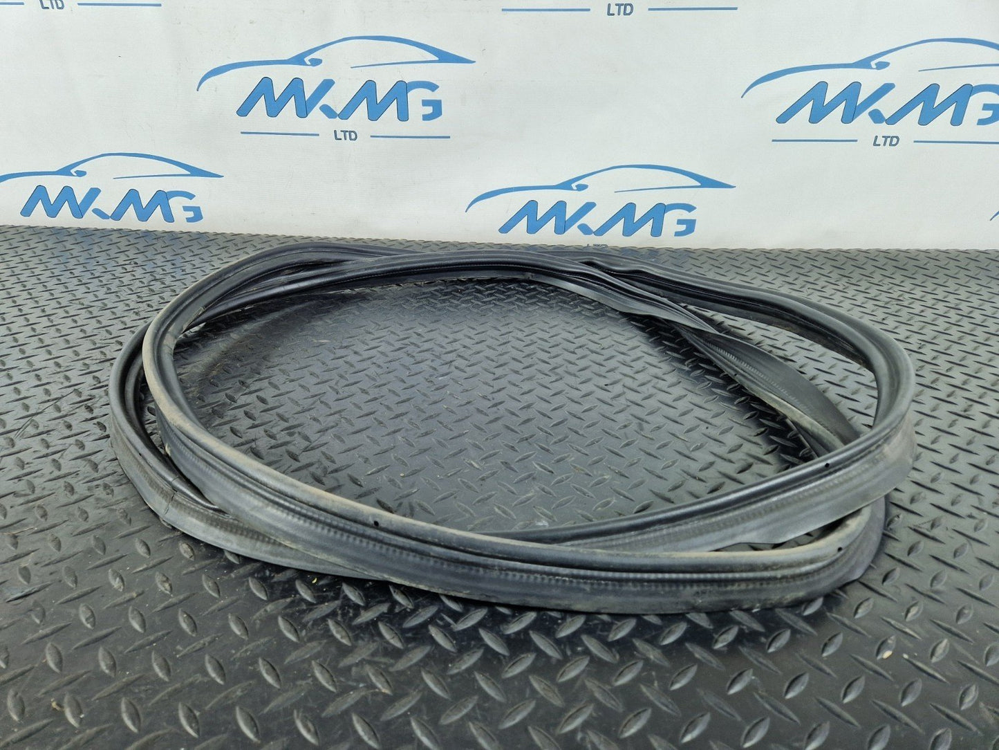 12-18 AUDI A6 C7 GENUINE TAILGATE RUBBER SEAL GENUINE PART 4G9827705D