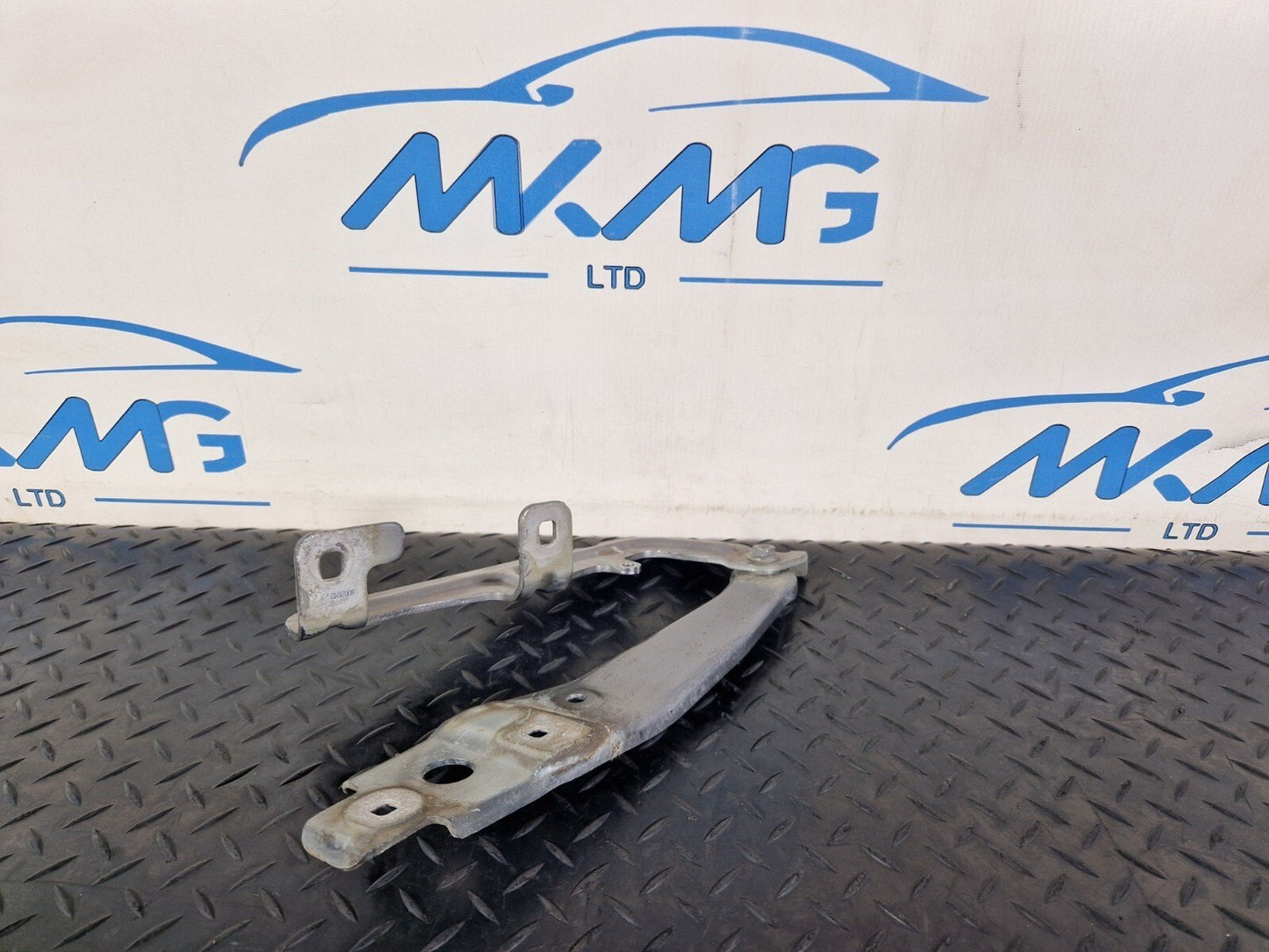 19-ON MERCEDES BENZ B CLASS W247 GENUINE FRONT LEFT BONNET HINGE A2478800128