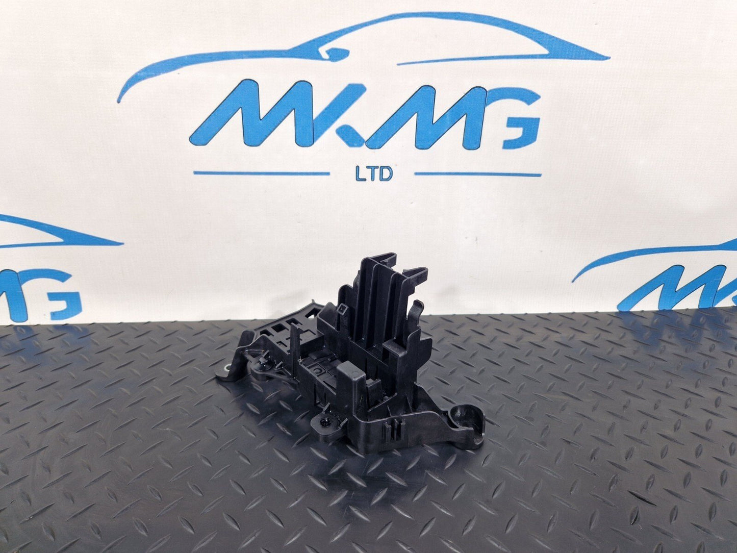 19-ON MERCEDES CLA C118 UNDER BODY BRACKET A2475452901