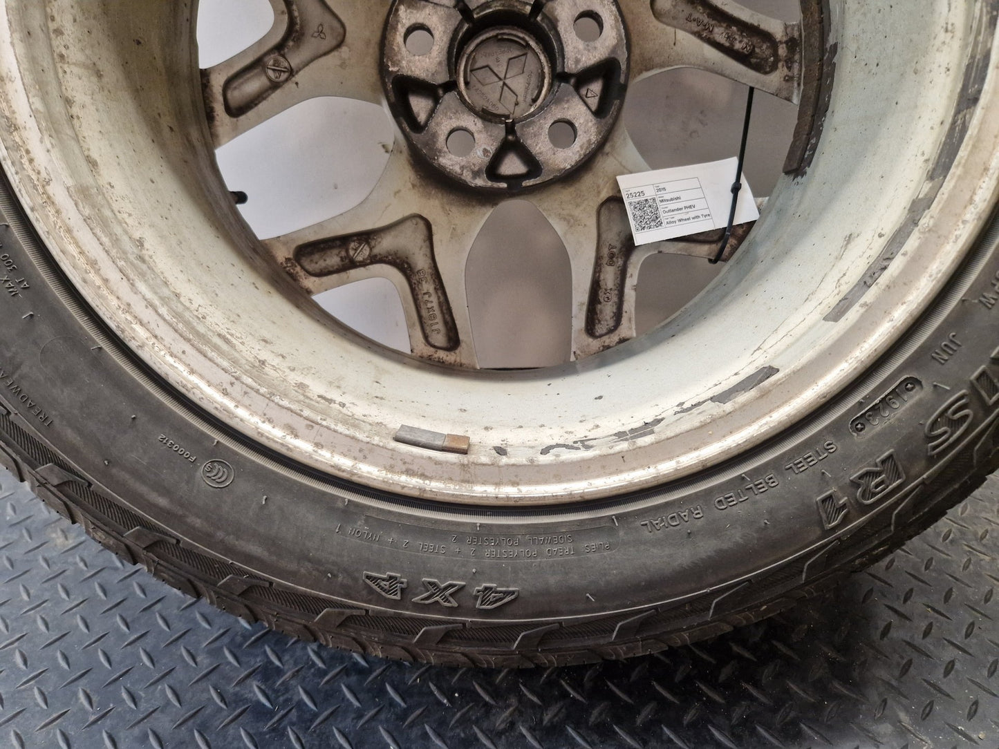 Mitsubishi Outlander MK3 (RE1) (GG2W) 18" Alloy Wheel with Tyre 225/55/18 ~4mm