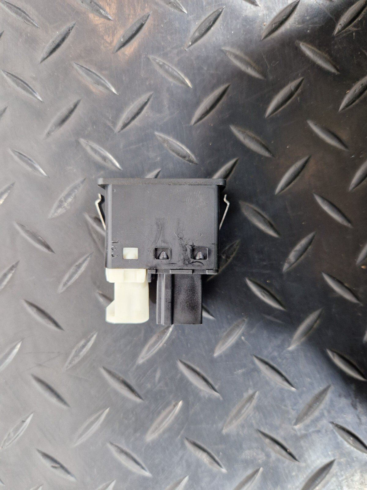 11-18 BMW 6 SERIES F06 AUX IN USB SOCKET POWER PORT 9237654