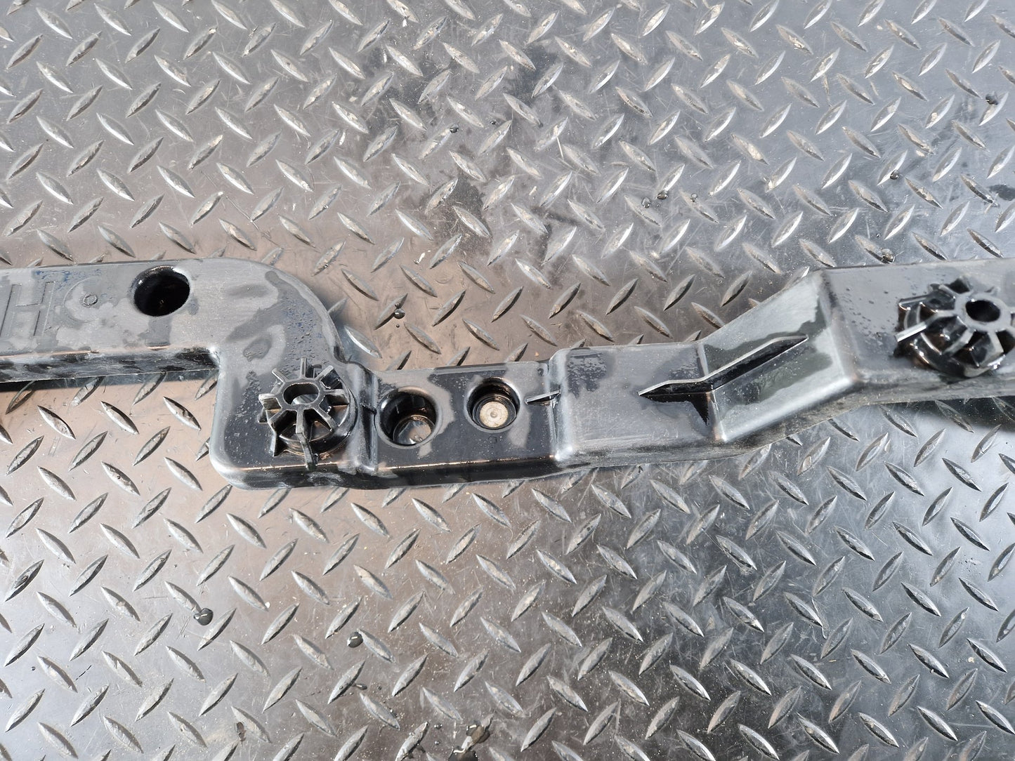 Range Rover Evoque L551 Right Driver O/S Bumper Bracket K8D2-113C52-AB