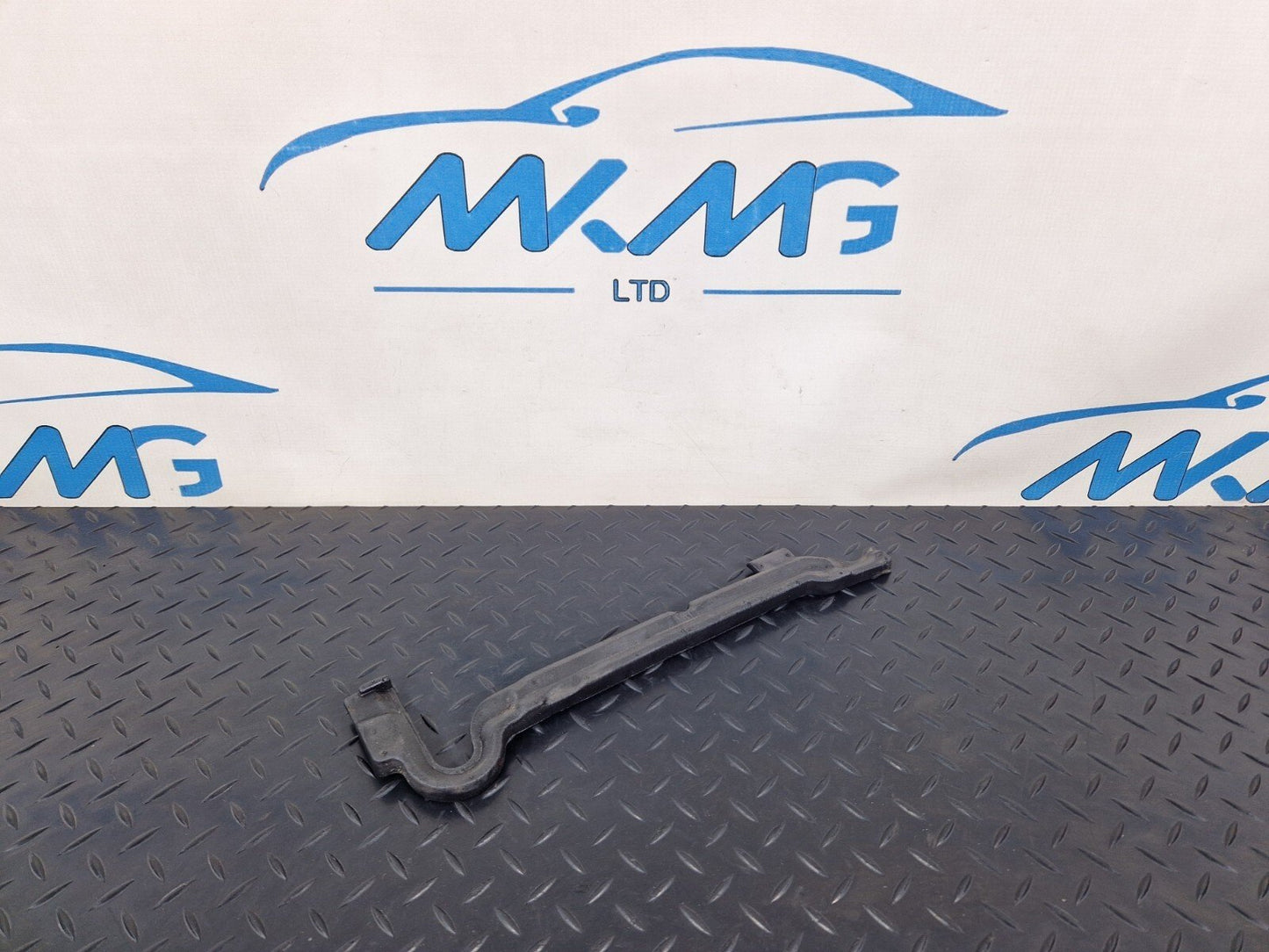 10-18 AUDI A7 4G S-LINE OEM FRONT LEFT WING SEAL 4G8823731