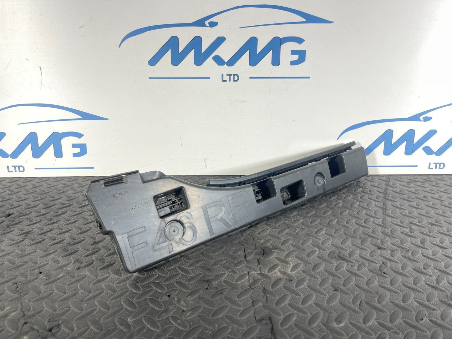 14-21 BMW 2 SERIES GRAN TOURER F46 GENUINE REAR RIGHT SIDE SKIRT BRACKET 7318862