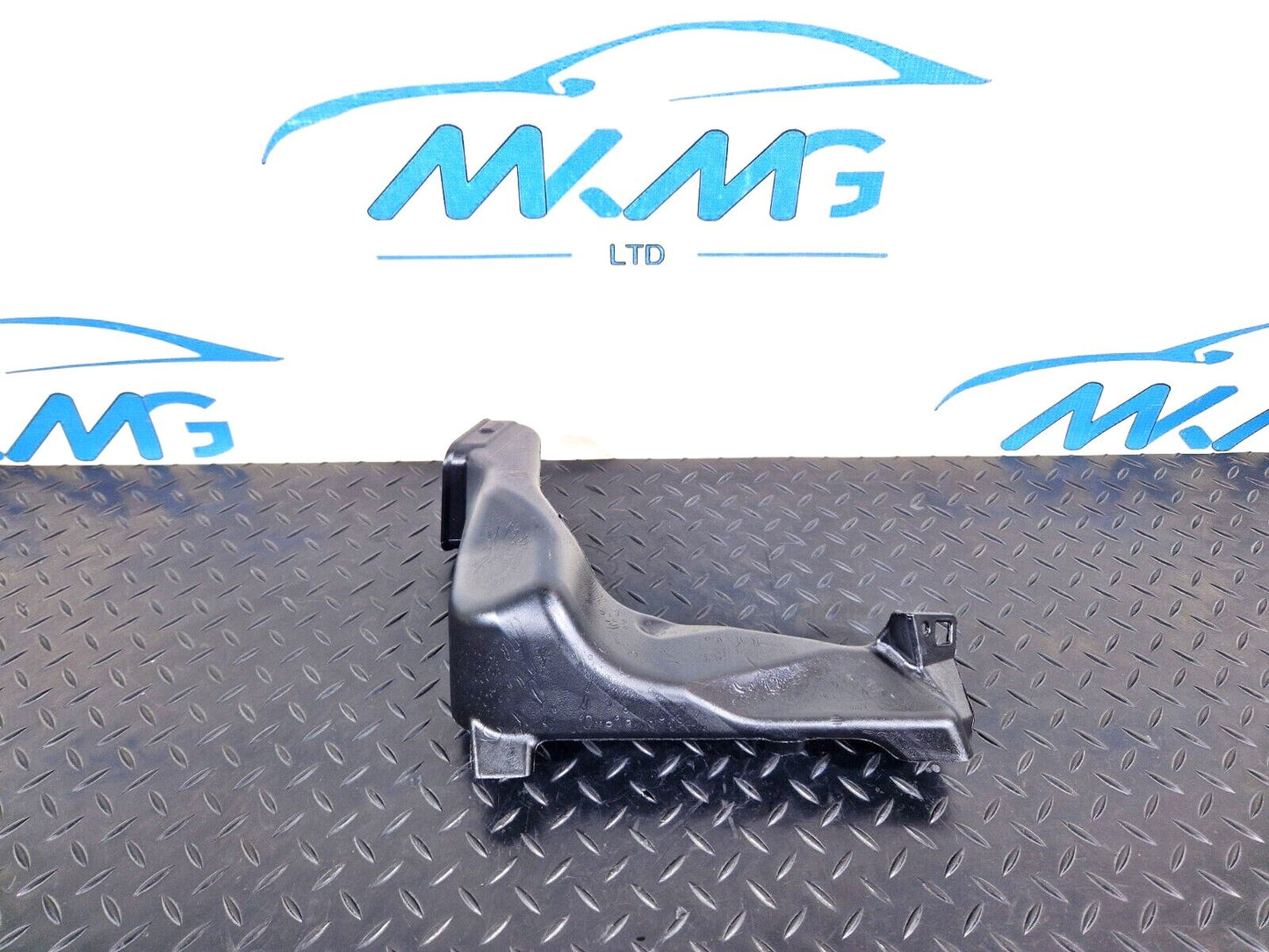 16-19 AUDI A4 AVANT B9 S-LINE FRONT LEFT FOOTWELL AIR DUCT 8W2819151