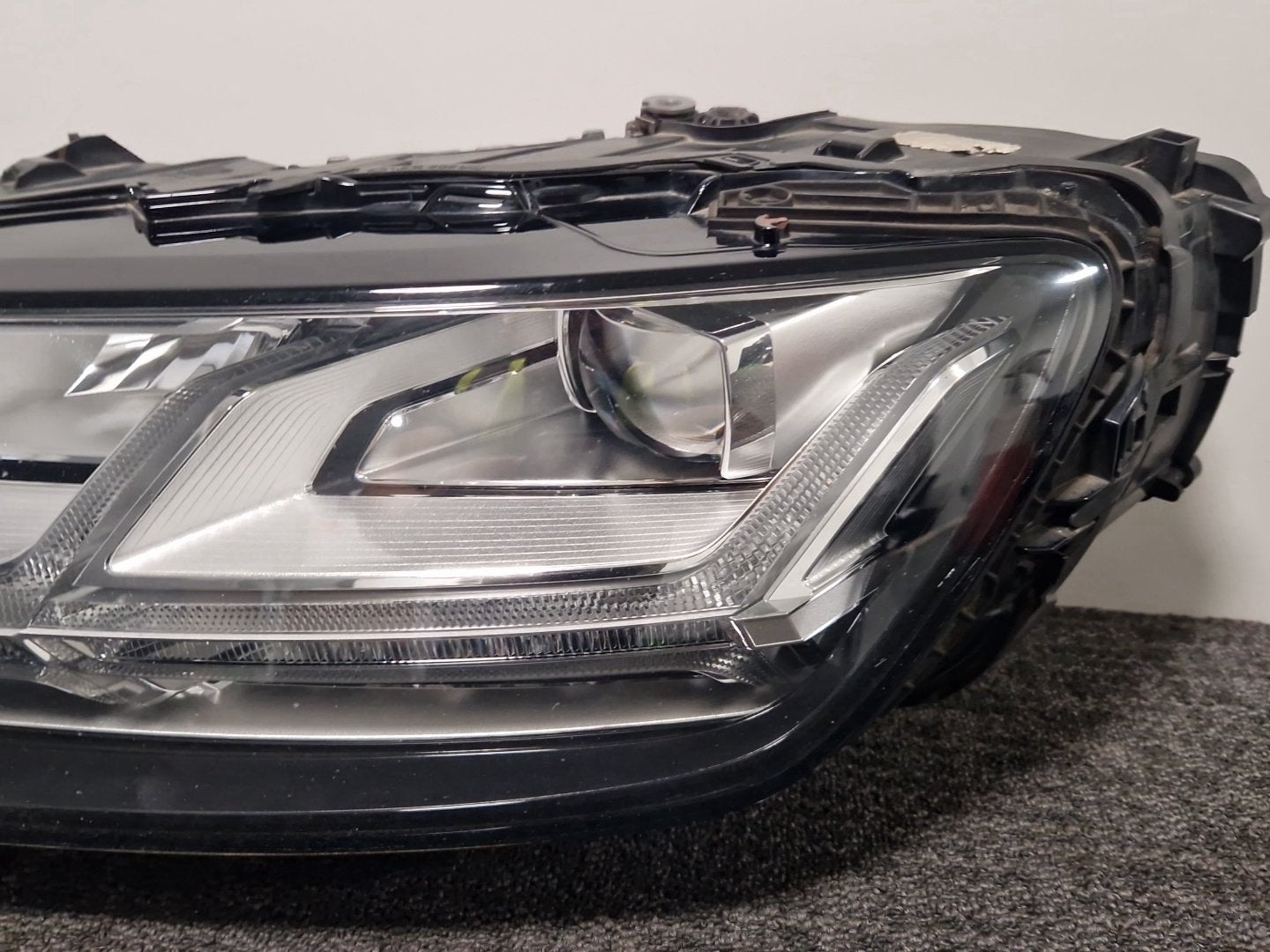 Audi Q7 4M Genuine Left N/S Passenger Headlight 4M0941033A