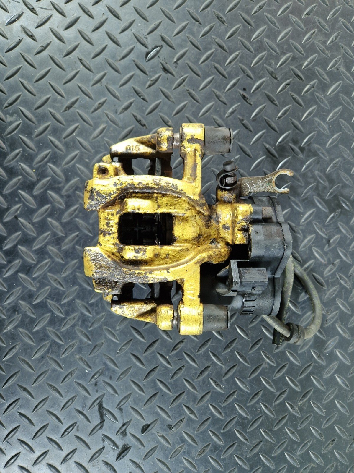 16-22 BMW X1 F48 GENUINE OEM REAR LEFT PASSENGER SIDE N/S BRAKE CALIPER 6798957