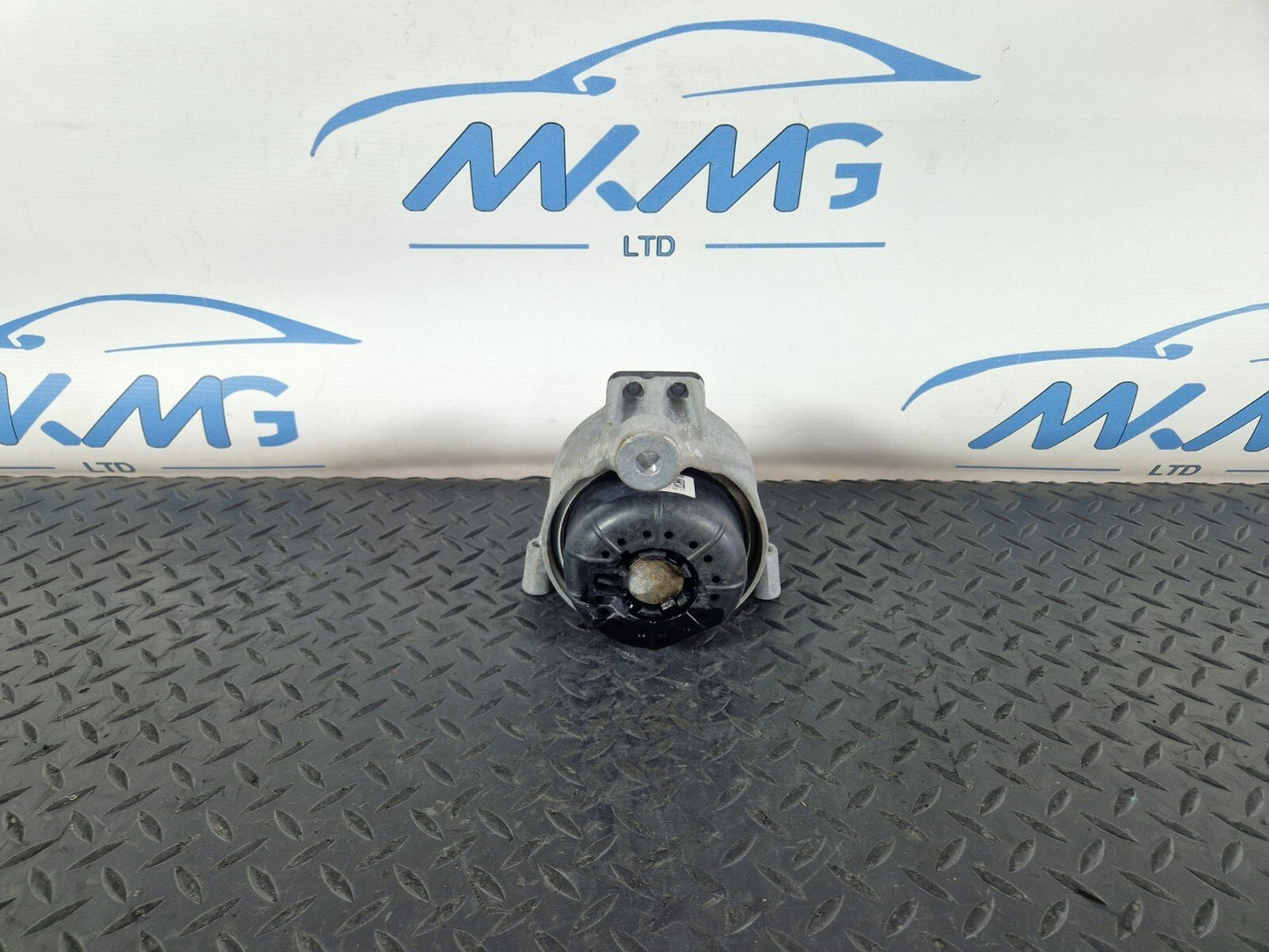 16-19 AUDI A4 B9 GENUINE OEM RIGHT DRIVER SIDE ENGINE MOUNT 8W0199372CD