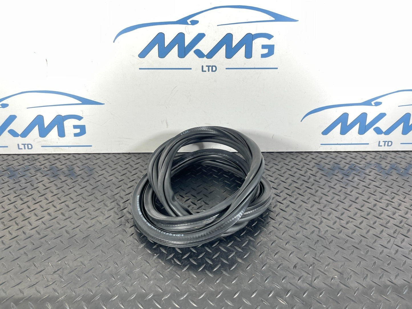 17-20 VW GOLF MK7.5  DOOR SEAL RUBBER FRONT LEFT LH 5GE867911B