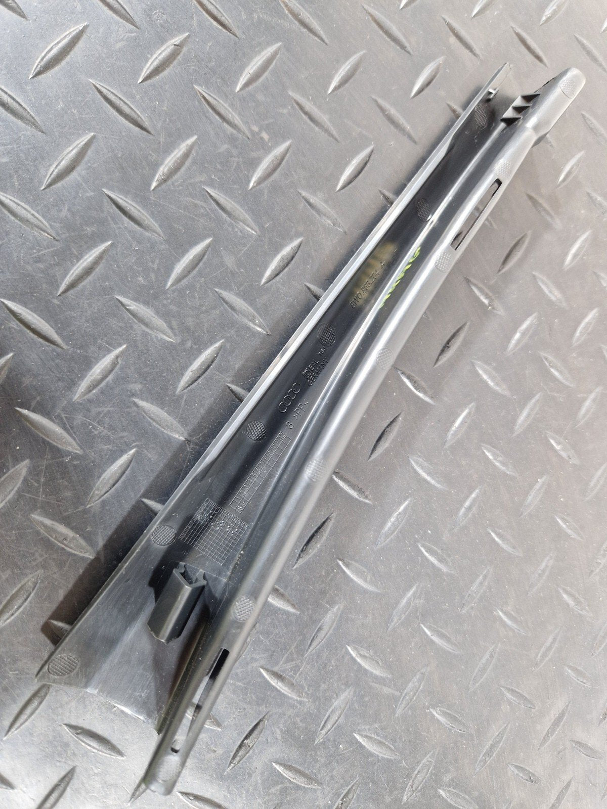 16-19 AUDI A4 B9 GENUINE OEM FRONT RIGHT DRIVER SIDE A PILLAR BRACKET 8W0868204