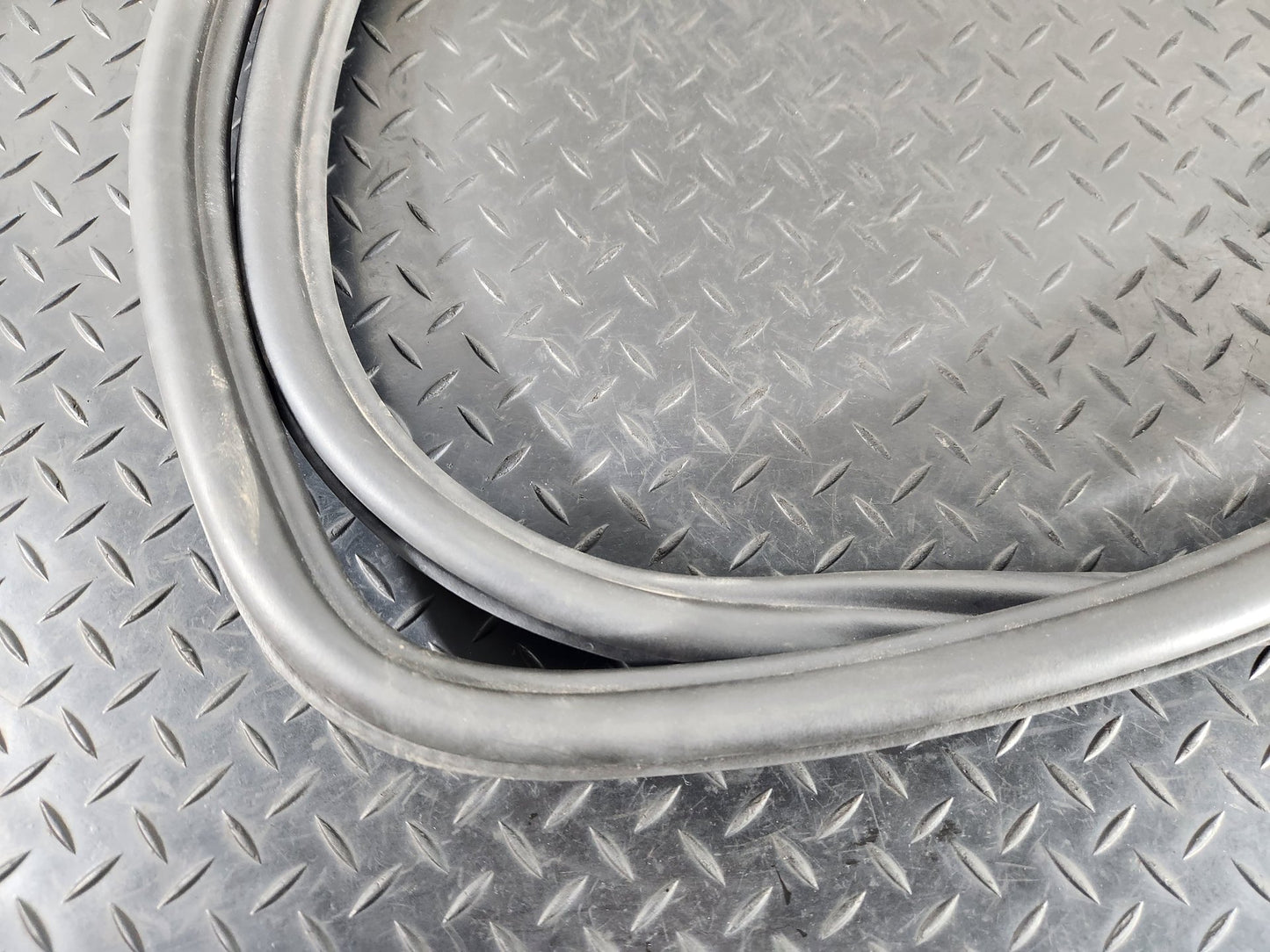 Land Rover Range Rover Evoque L551 SUV Genuine Front Left Door Seal K8D220708AC