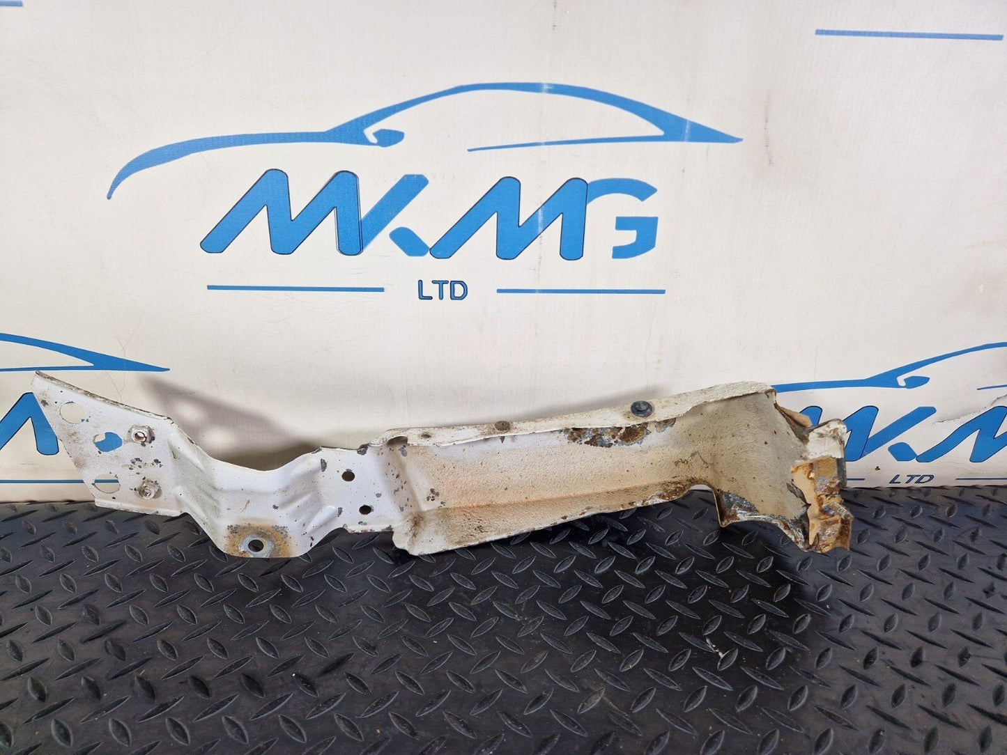 18-ON MERCEDES BENZ SPRINTER W907 FRONT LEFT WING STRIP A9108810200