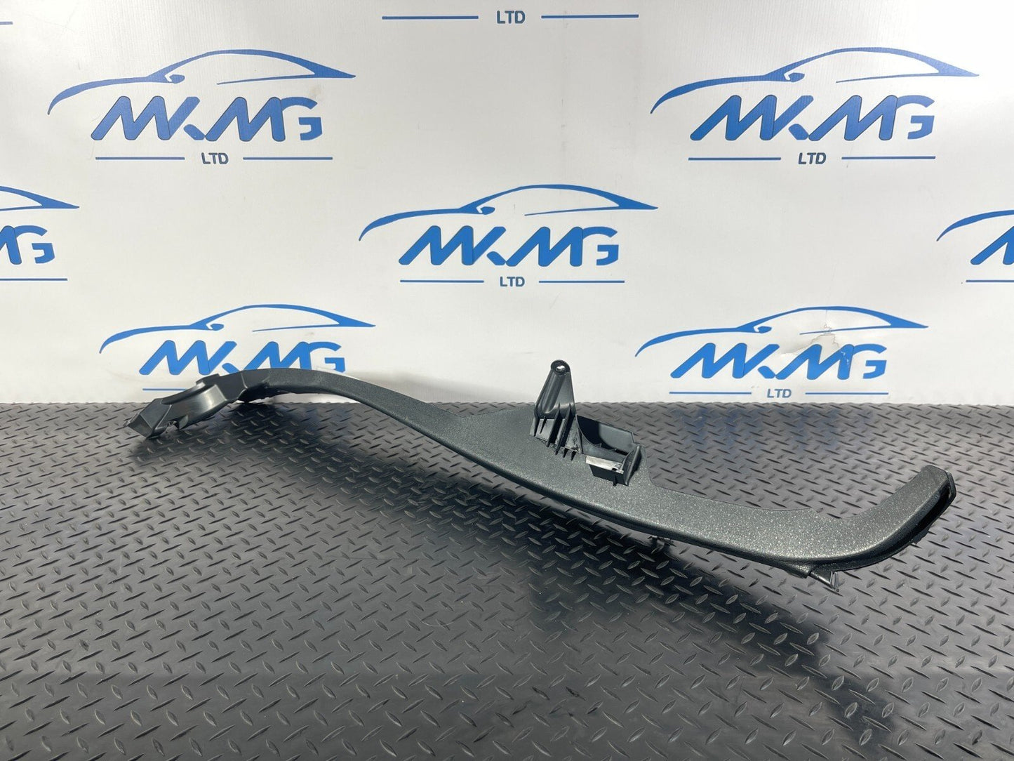14-21 MERCEDES BENZ C350e W205 GENUINE REAR LEFT BLACK C PILLAR TRIM A2056903105