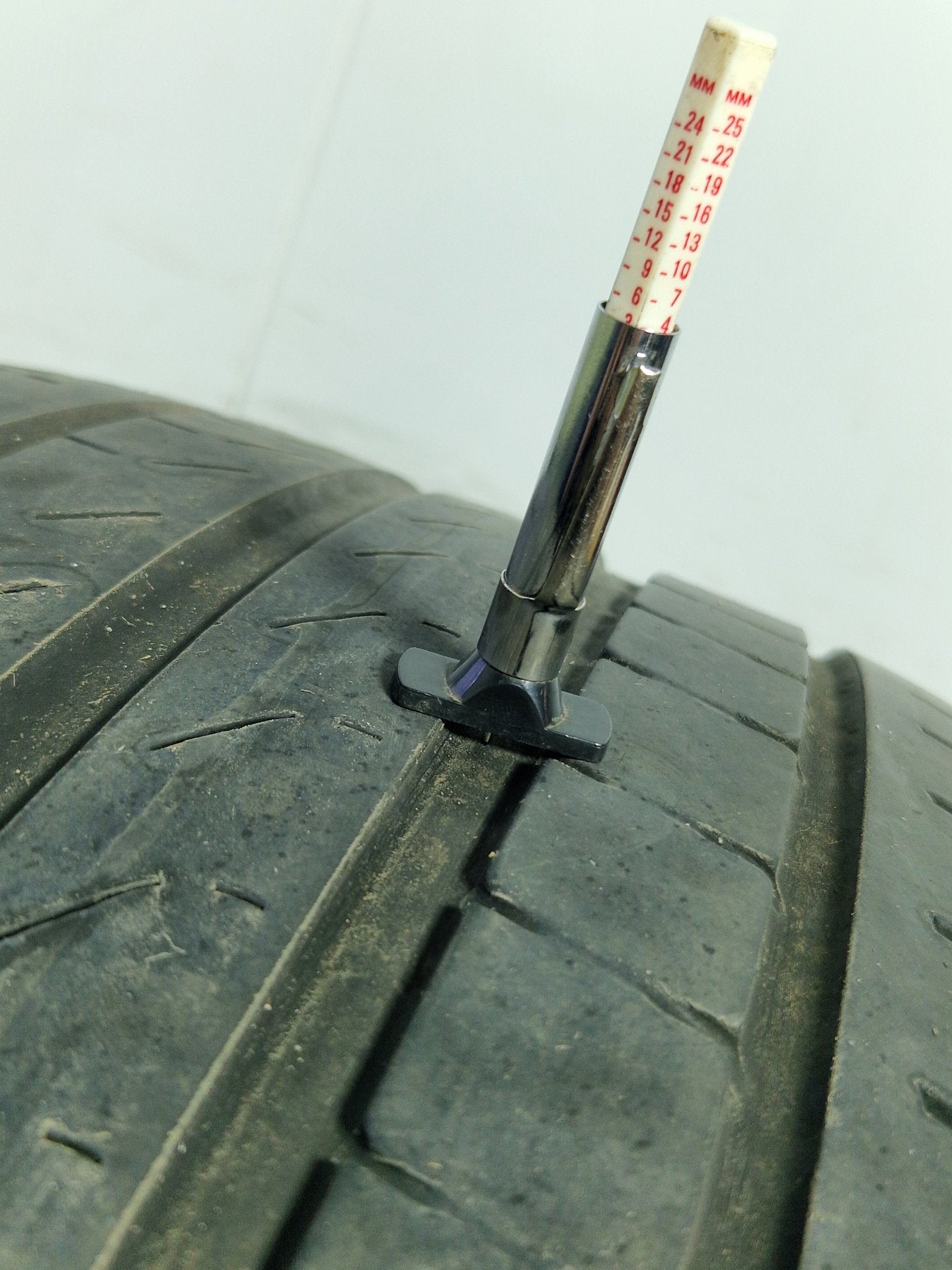 Audi Q7 4L 20" Alloy Wheel with Tyre 255/45/20 ~3mm 4L0601025BD 4L0601025BE