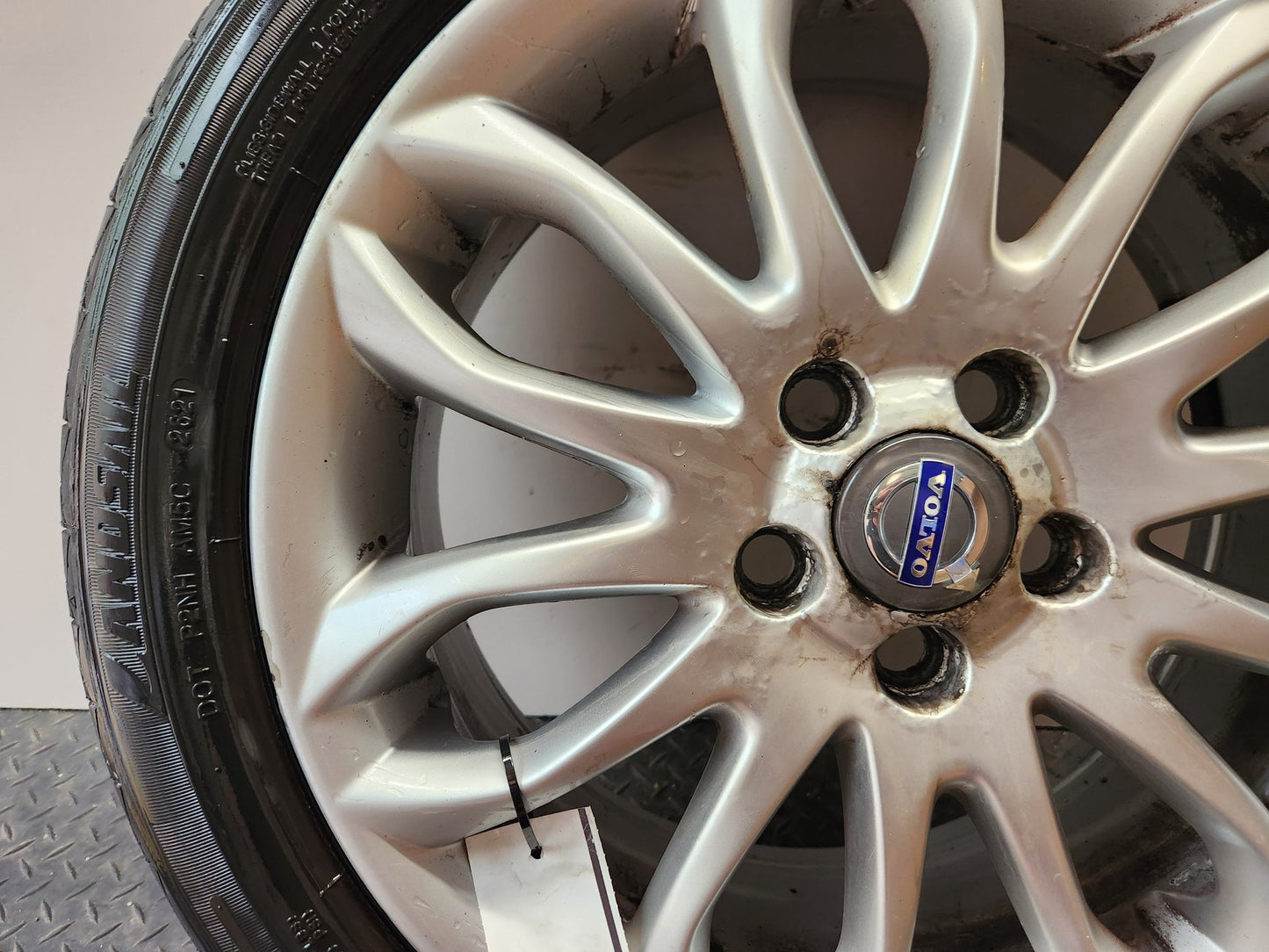 Volvo C30 MK1 (MK) 17" Alloy Wheel with Tyre 205/50/17 ~4mm