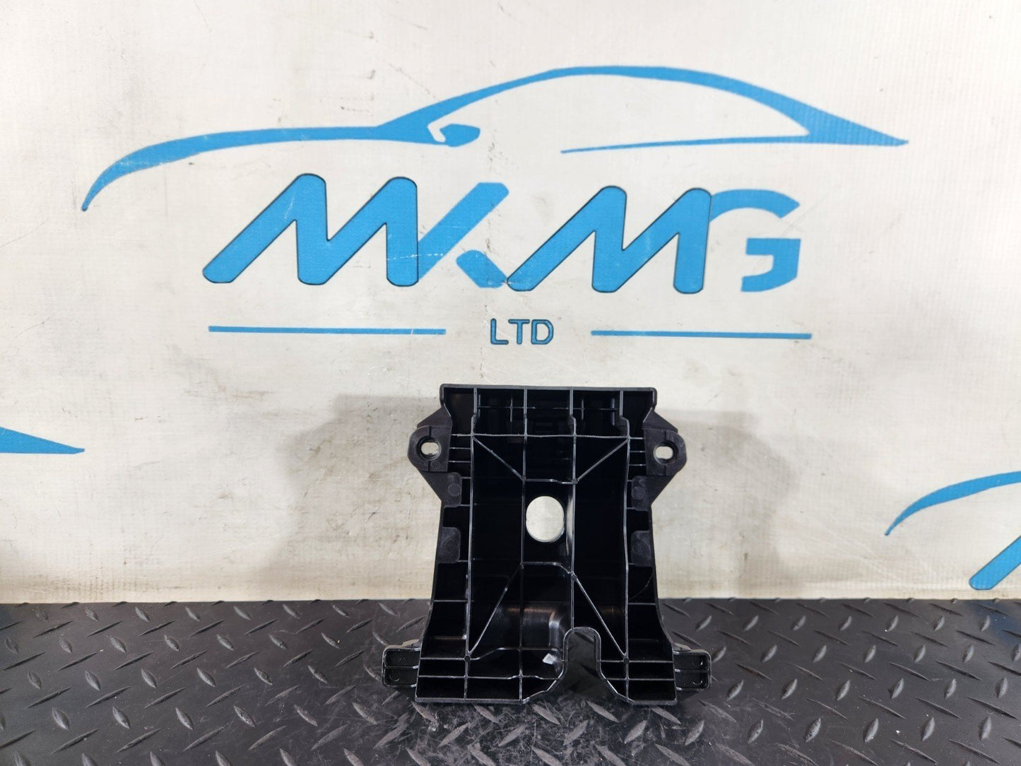 19-ON MERCEDES BENZ B CLASS W247 CENTRE CONSOLE BRACKET MOUNT A2476830400