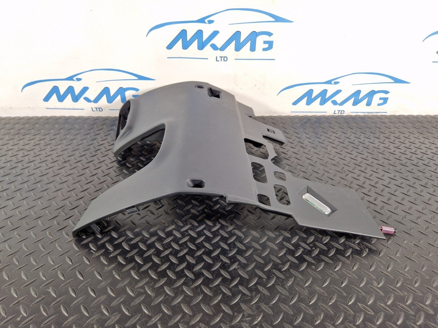12-18 AUDI A6 C7 GENUINE O/S/F RIGHT DASHBOARD LOWER TRIM 4G2863076
