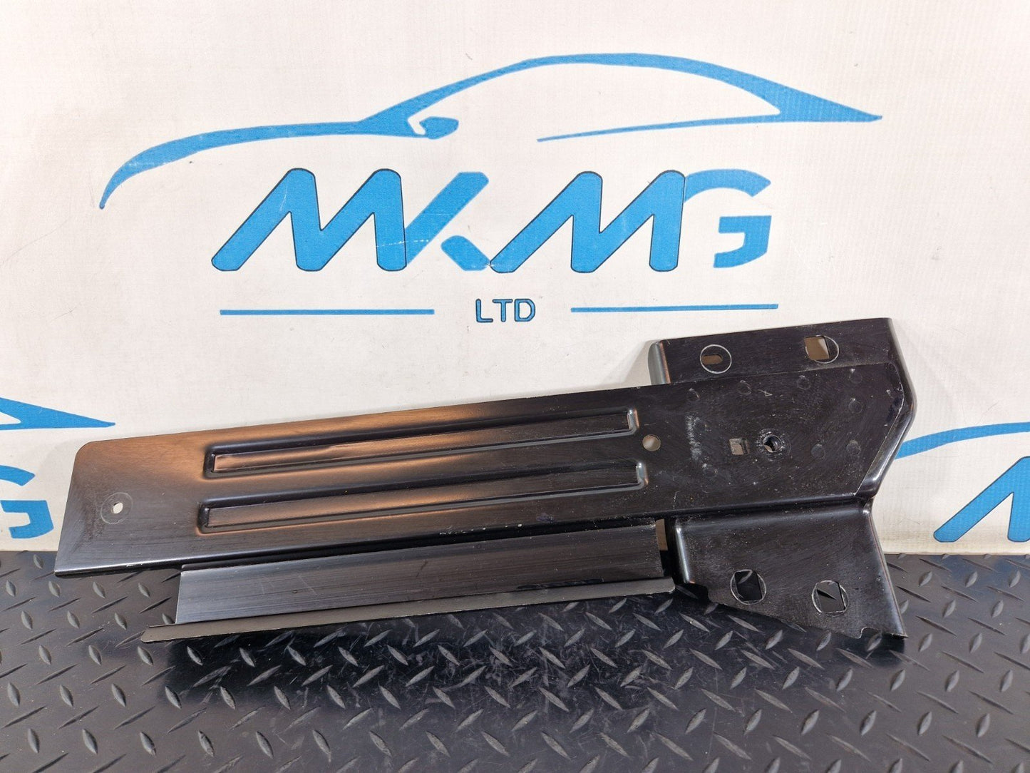 16-19 MERCEDES BENZ GLE W166 REAR RIGHT FLOOR MOUNTING BRACKET A1666804031