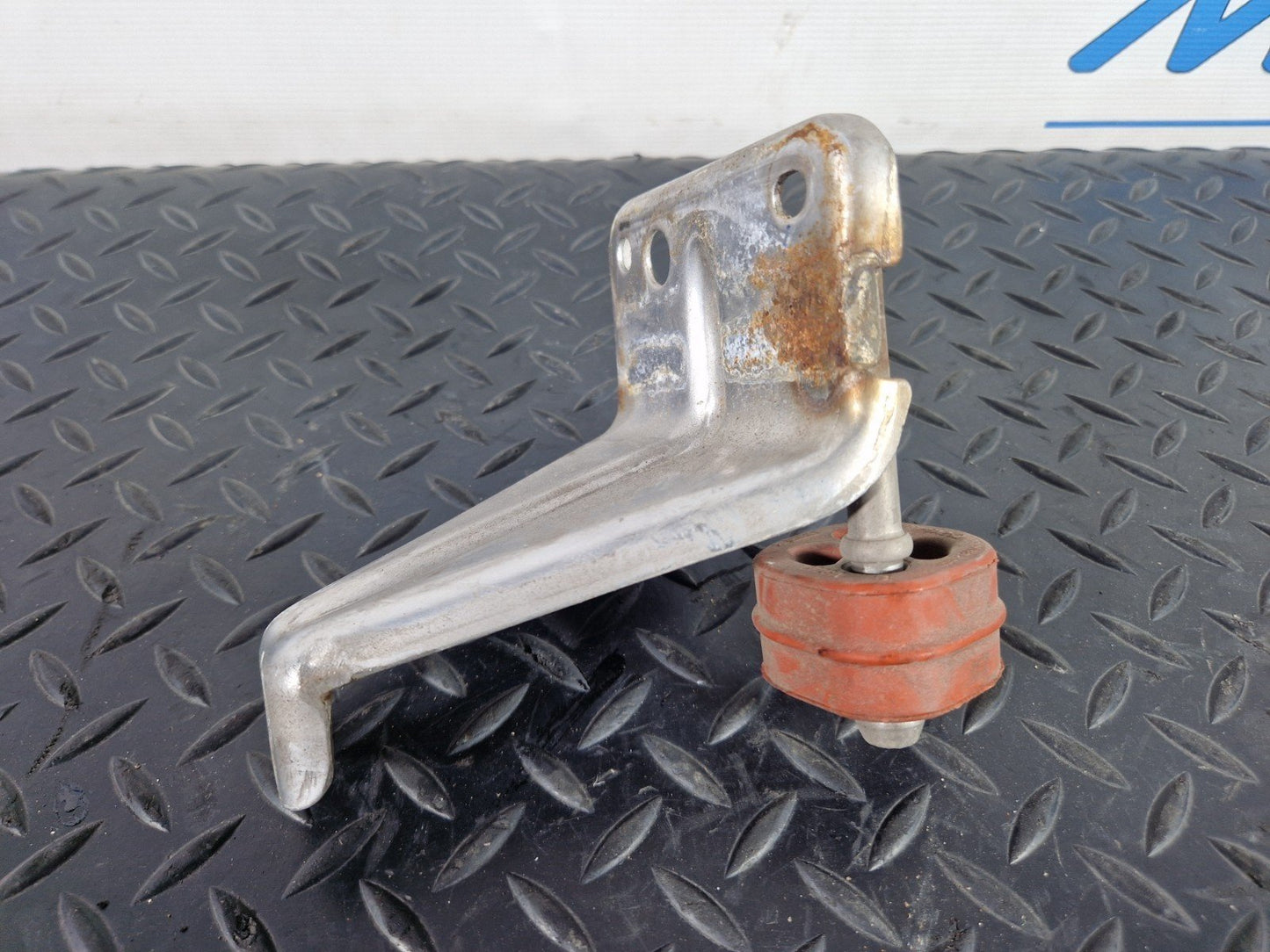 19-ON RANGE ROVER EVOQUE L551 2.0 DIESEL EXHAUST PIPE HOLDER & GASKET 3M515A262