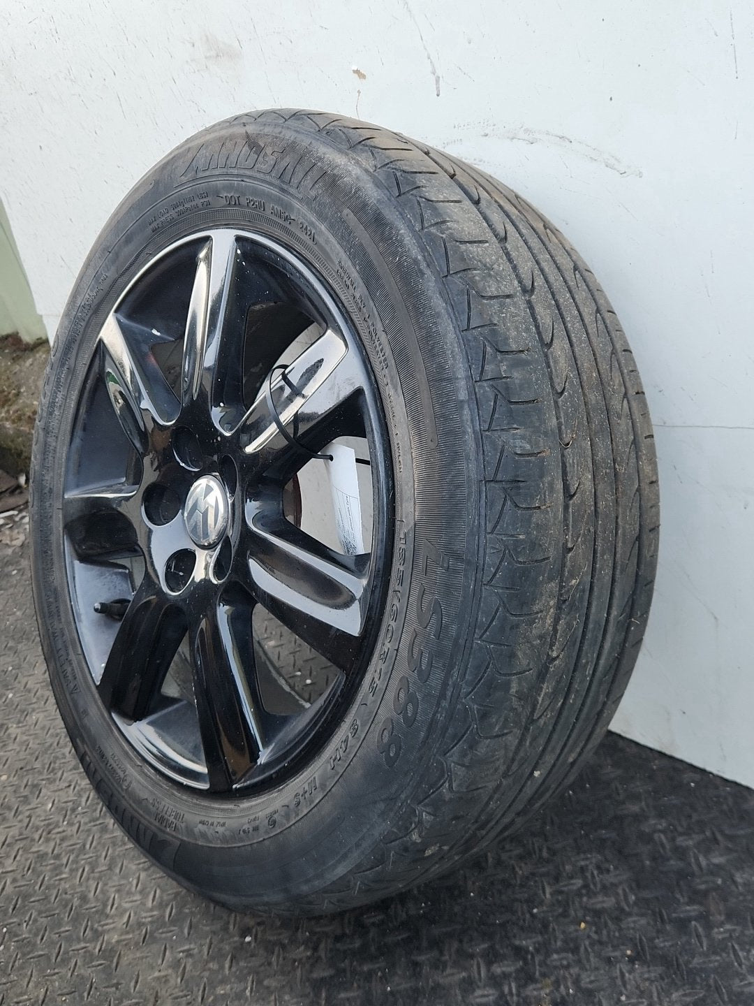 2011 Volkswagen Polo 6R MK5 15" Alloy Wheel with Tyre 185/60/15 ~4mm 6R0601025D