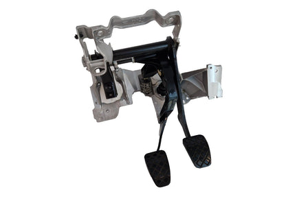 16-19 AUDI A4 B9 GENUINE BRAKE & CLUTCH PEDAL BOX ASSEMBLY 8W2721117