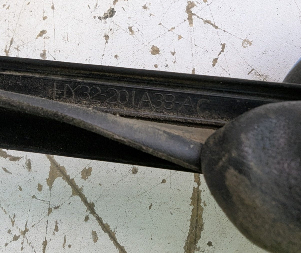 17-ON LAND ROVER DISCOVERY L462 OEM FRONT RIGHT SIDE DOOR MOLDING HY32201A38AC