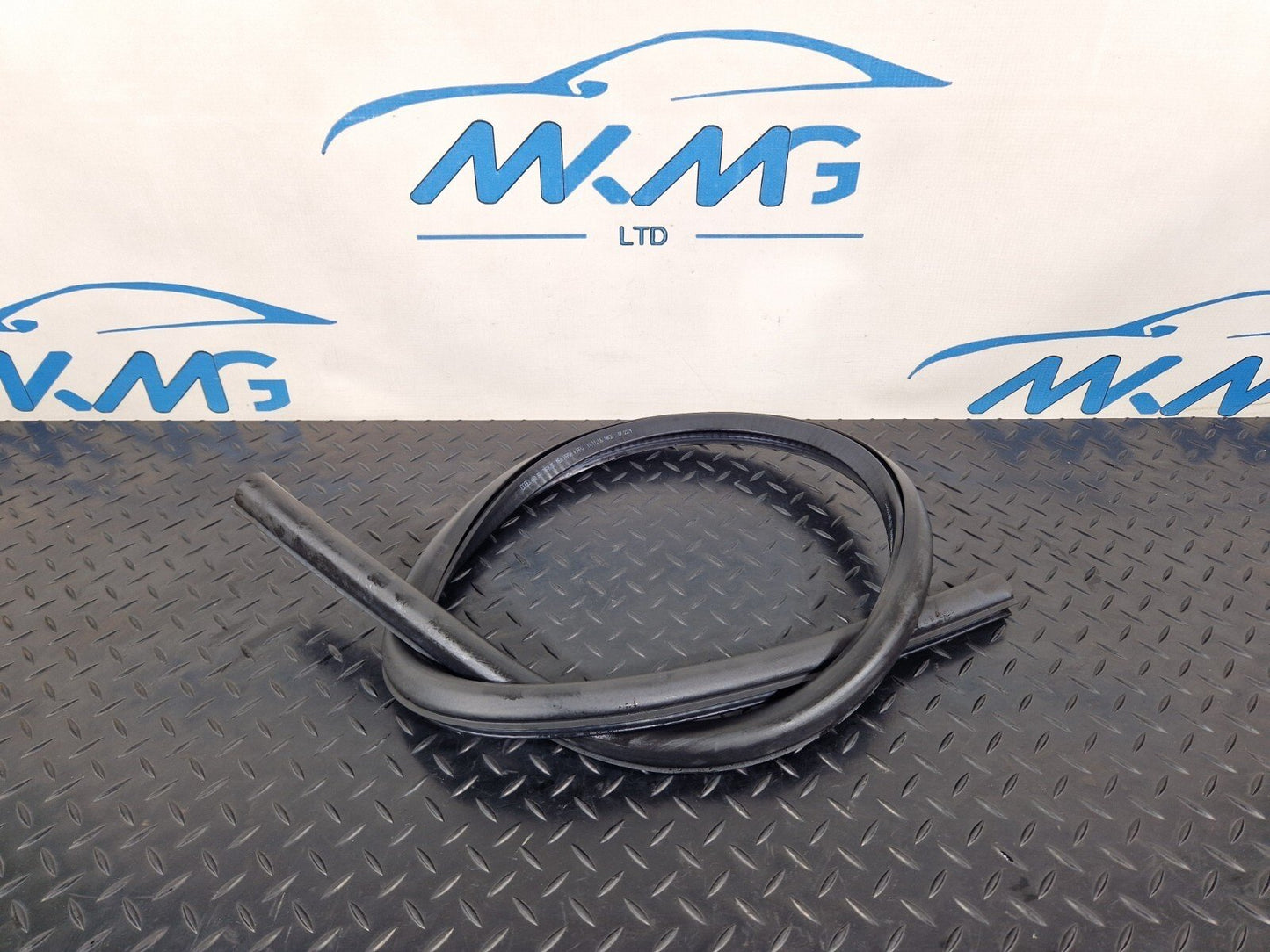 10-18 AUDI A7 4G S-LINE FRONT RIGHT OSF RUBBER WEATHER SEAL 4G8831707A