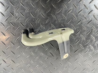 12-18 BMW F30 F31 F35 GENUINE  Left fender wing mounting bracket 7235821