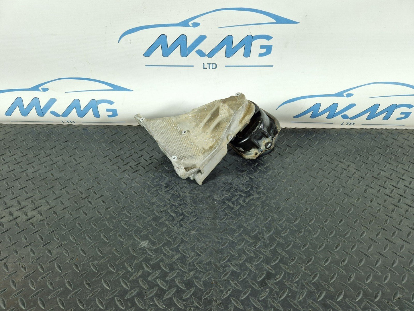 10-13 BMW X5 E70 LCI GENUINE RIGHT ENGINE SUPPORT BRACKET 6790022