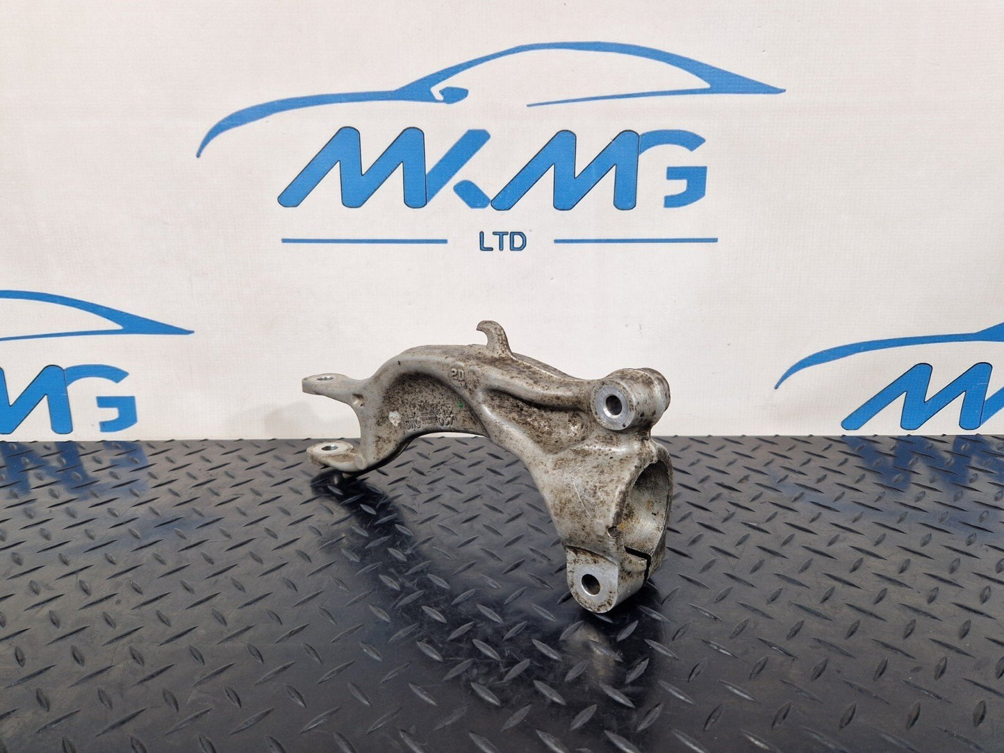 16-19 AUDI A4 B9 FRONT LEFT SIDE SUSPENSION STRUT BRACKET 8W0413037