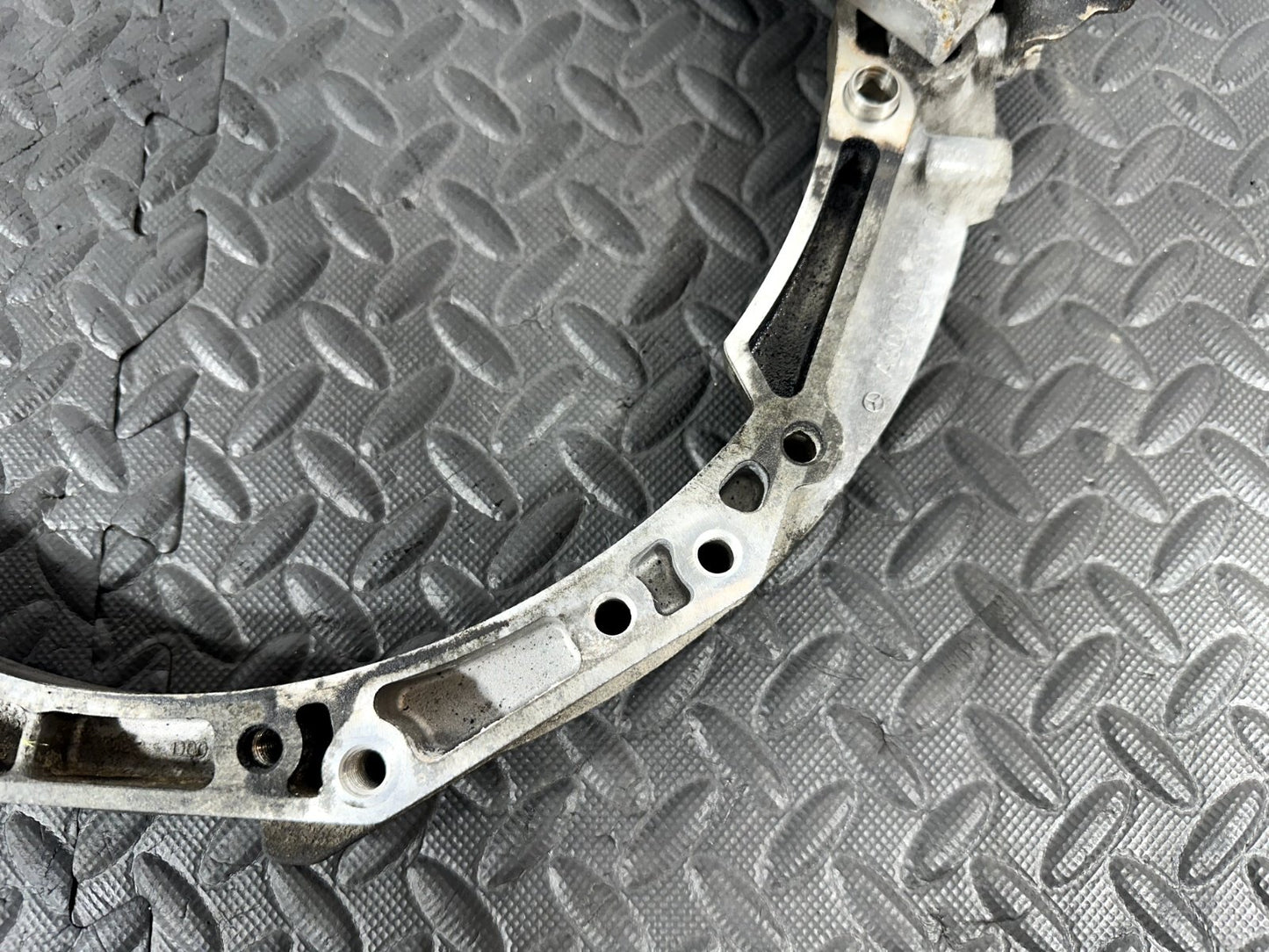 12-18 MERCEDES A W176 1.5CDI OM607 GEARBOX HOUSING SPACER PLATE A6070108000