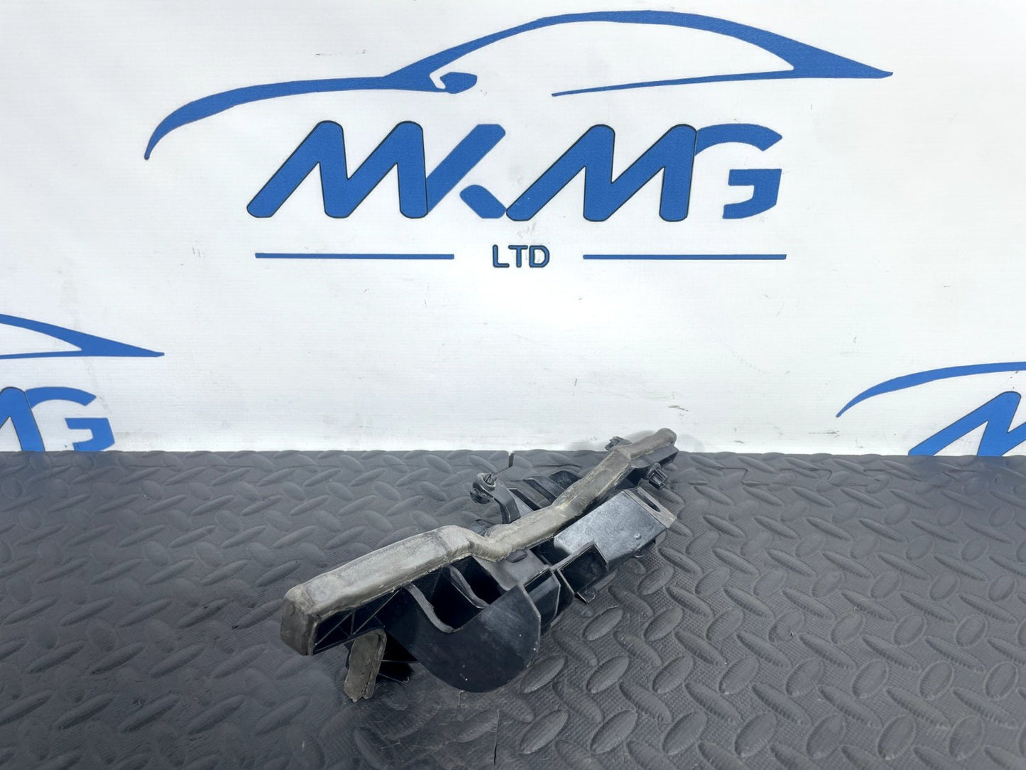 14-21 MERCEDES BENZ C300 W205 GENUINE RIGHT SIDE CARRIER COPPING A2058310698