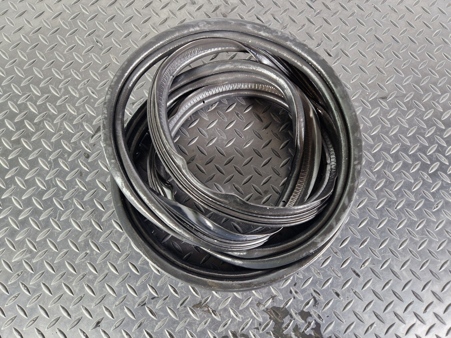 MERCEDES W177 A CLASS BOOT TRUNK LID TAILGATE RUBBER SEAL GASKET A1777402200