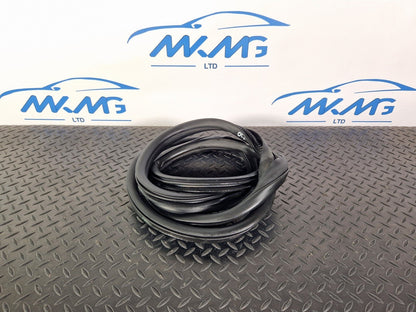 14-21 MERCEDES BENZ C220d W205 FRONT DOOR LEFT SIDE RUBBER SEAL A2056970051