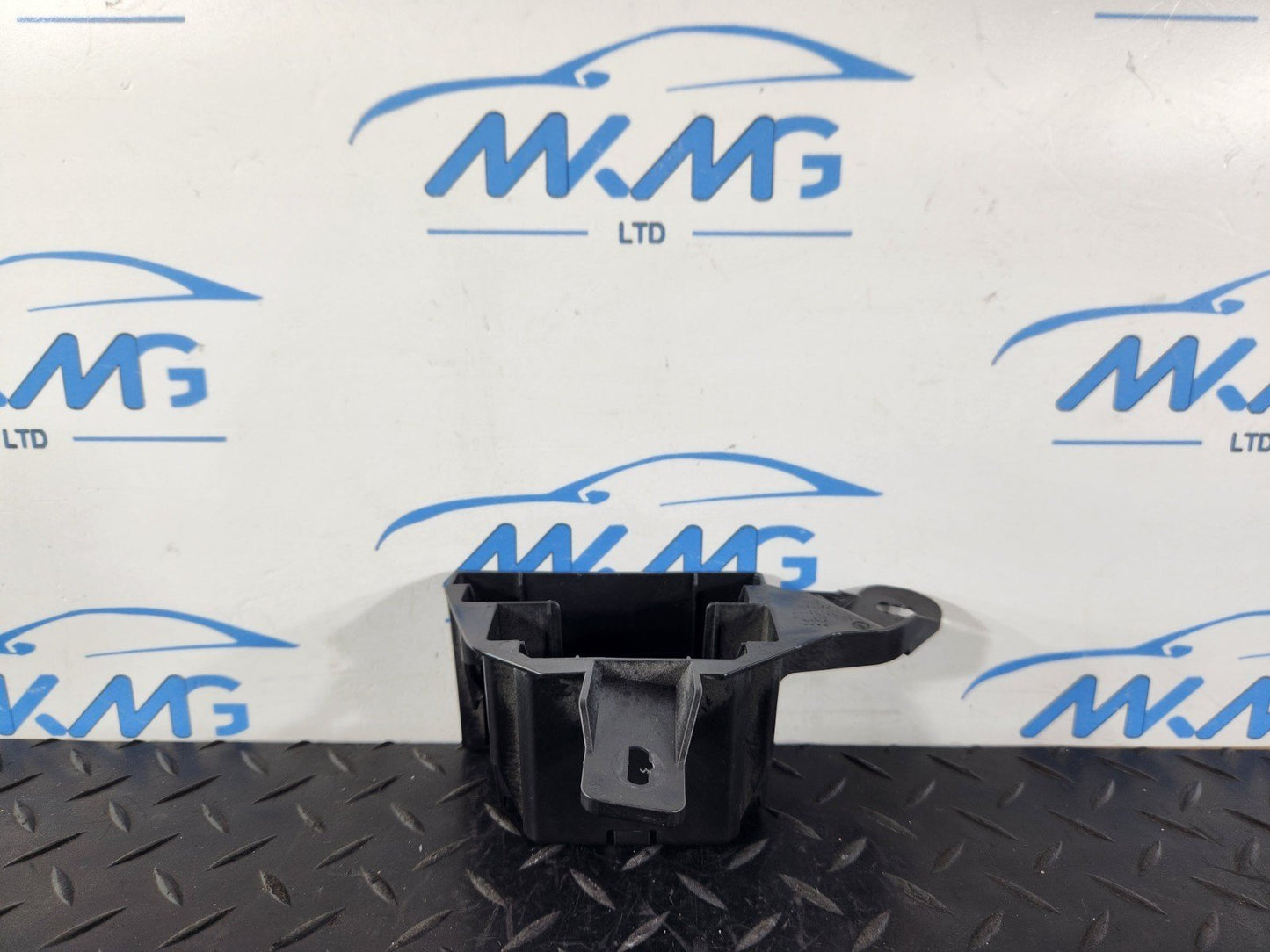 16-19 AUDI A4 B9 GENUINE AMPLIFIER CONTROL MODULE BRACKET HOLDER OEM 8W0907113