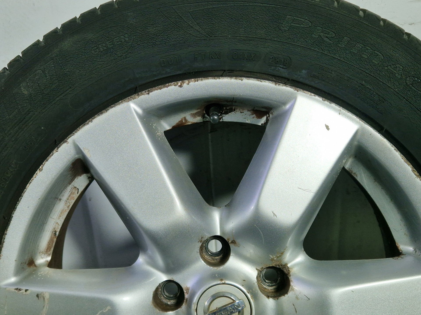 Nissan X-Trail MK2 (T31) 17" Alloy Wheel with Tyre 215/60/17 ~4mm