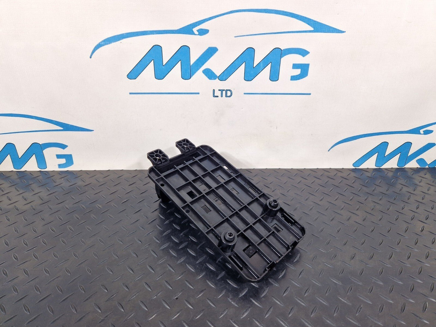14-23 MERCEDES BENZ VITO W447 GENUINE CAN BUS HUB HOLDER A4475452040