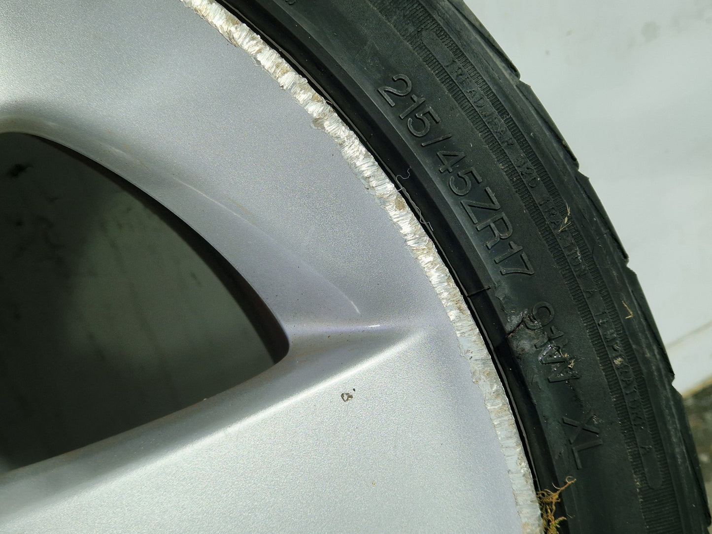 Toyota Prius MK3 (ZVW30) 17" Alloy Wheel with Tyre 215/45/17 ~3mm