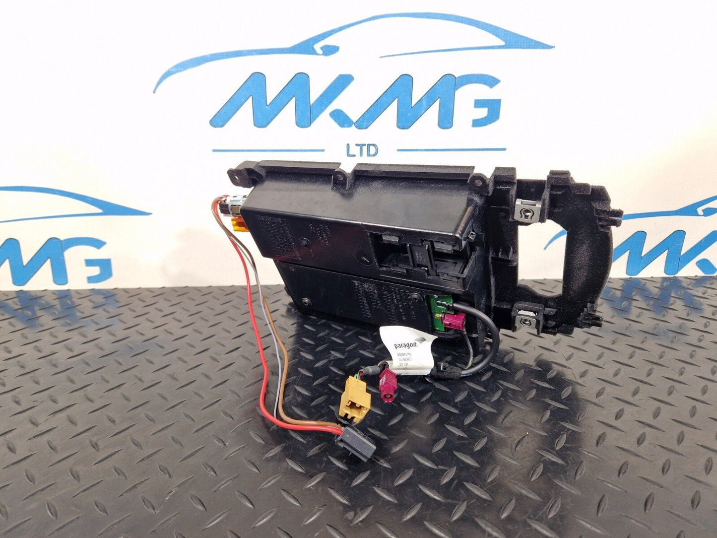 10-18 AUDI A7 4G S-LINE CENTRE CONSOLE STORAGE TRAY MEDIA INTERFACE 4G0864981C