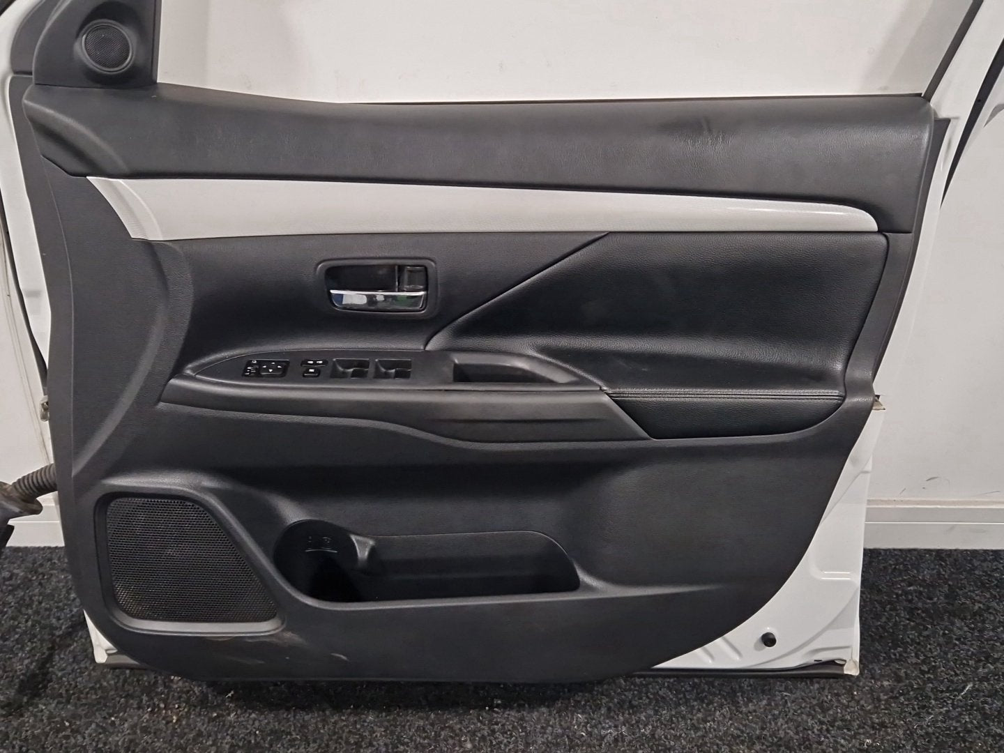 Mitsubishi Outlander PHEV MK3 (RE1) (GG2W) SUV Front Right Complete Door in W13A