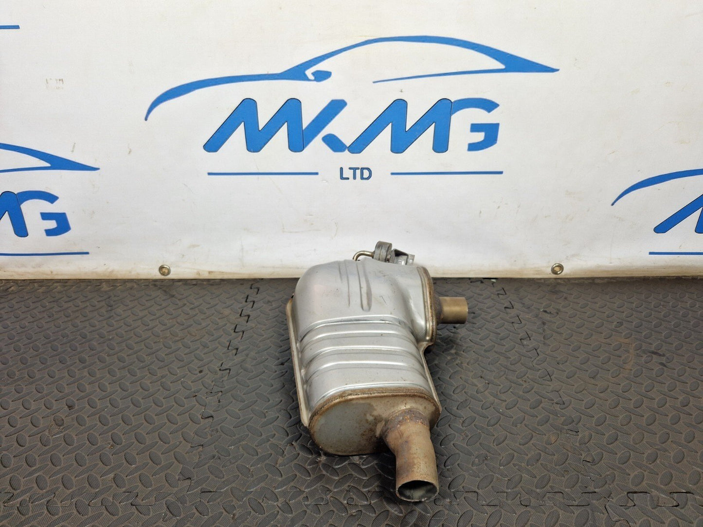16-19 AUDI A4 B9 GENUINE EXHAUST BACKBOX SILENCER 8W0253411P