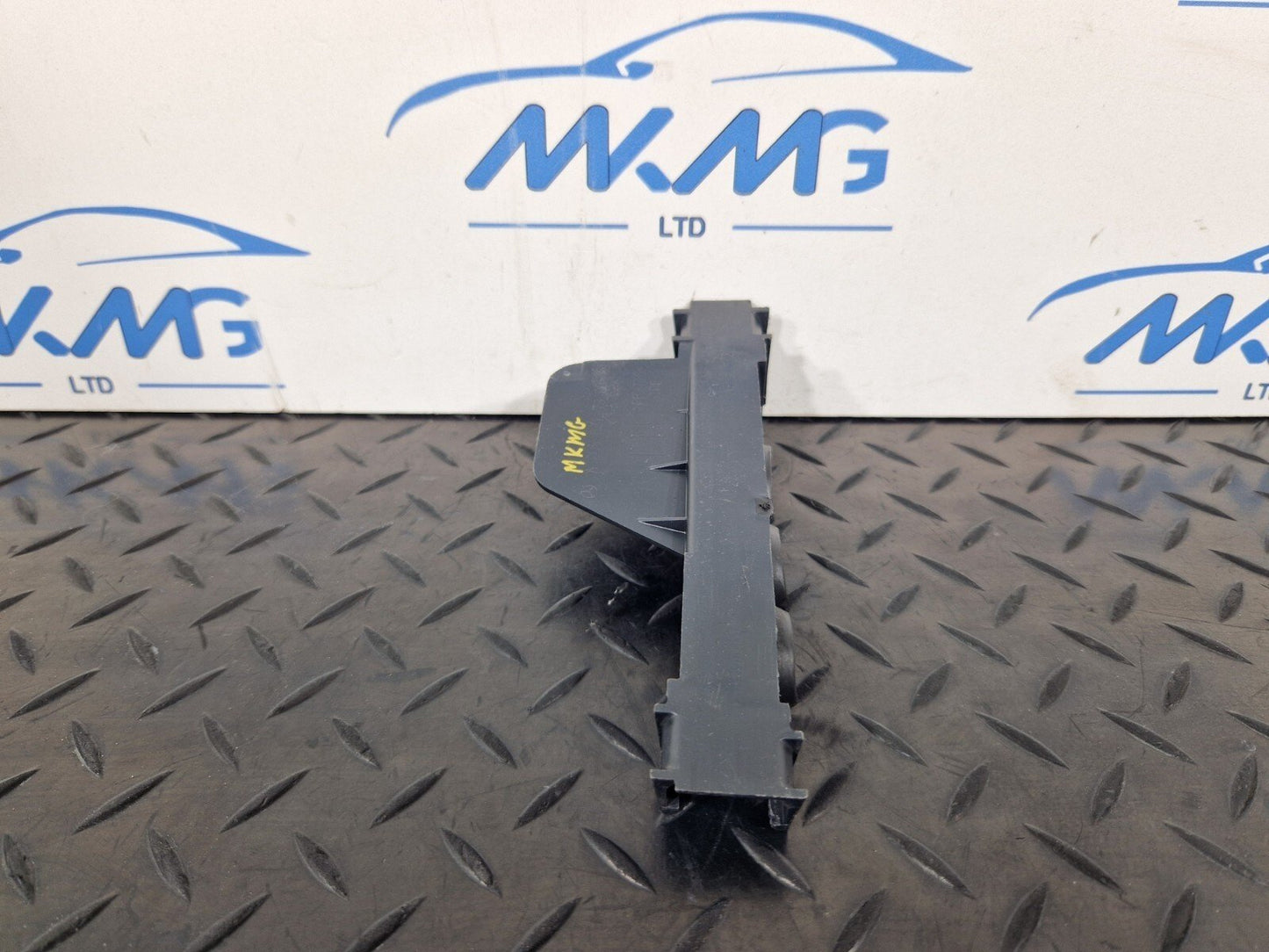 14-21 MERCEDES BENZ C220 W205 TOP LEFT AIR DUCT SEALING A2058317900