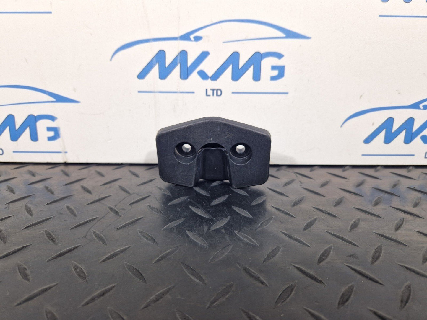 14-23 MERCEDES BENZ VITO W447 OEM TAILGATE WDGE BUTTON STOPPER A4477660162