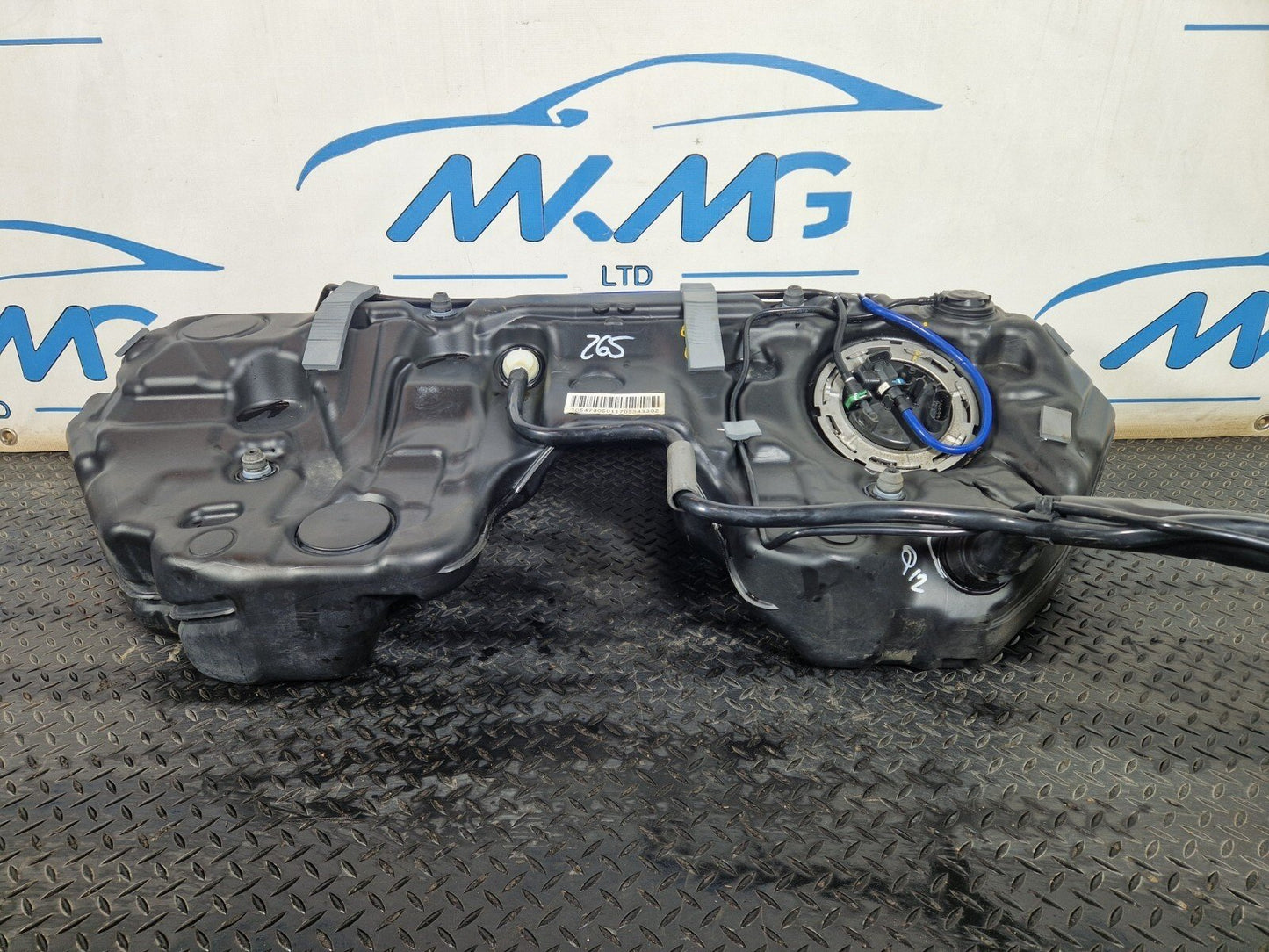 14-21 MERCEDES BENZ C-CLASS C200d W205 DIESEL FUEL TANK & PUMP A2054700501