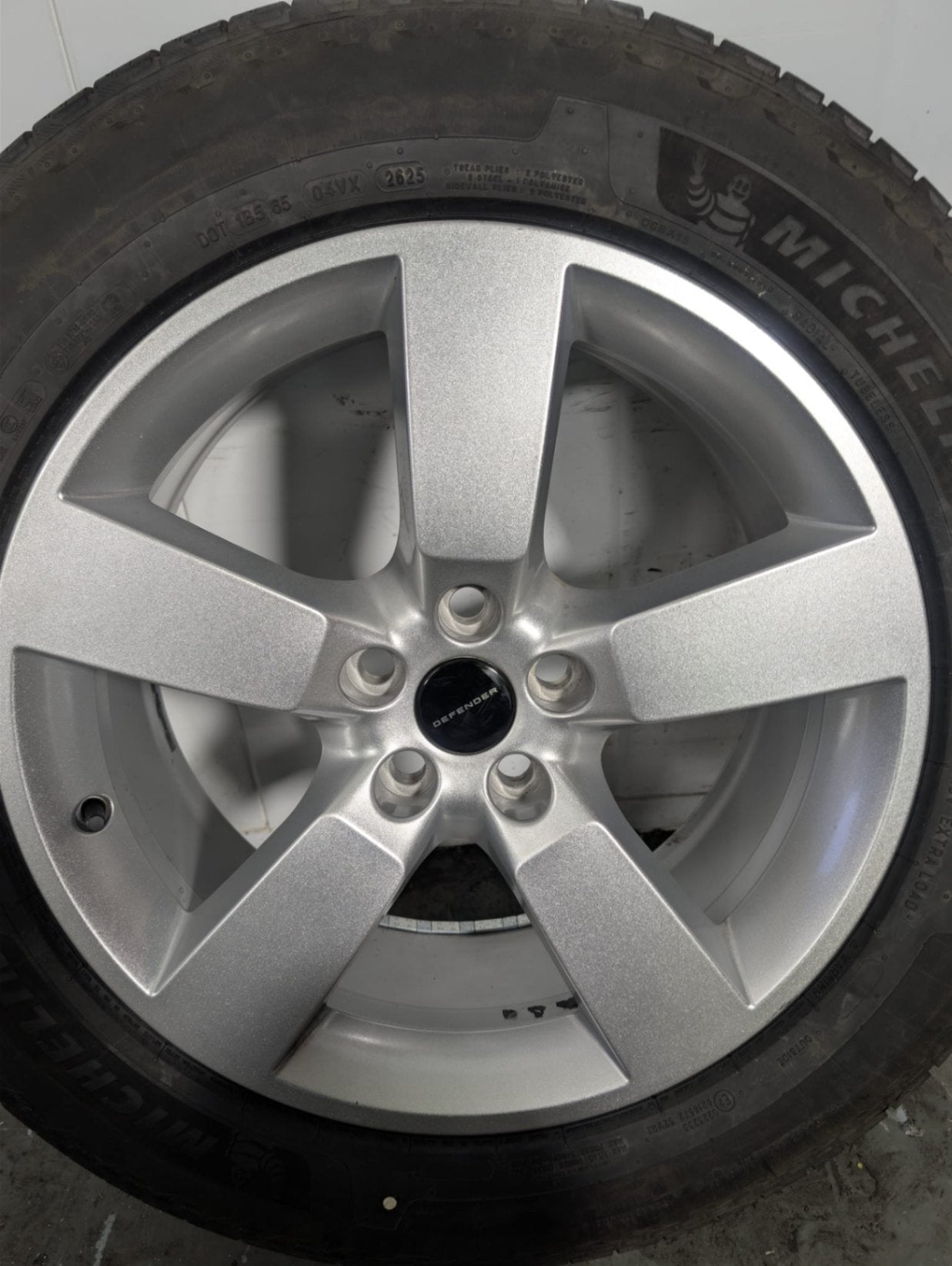 Land Rover Defender L663 OEM 20" Alloy Wheel with Tyre 7mm 255/60/20 L8B21007GB