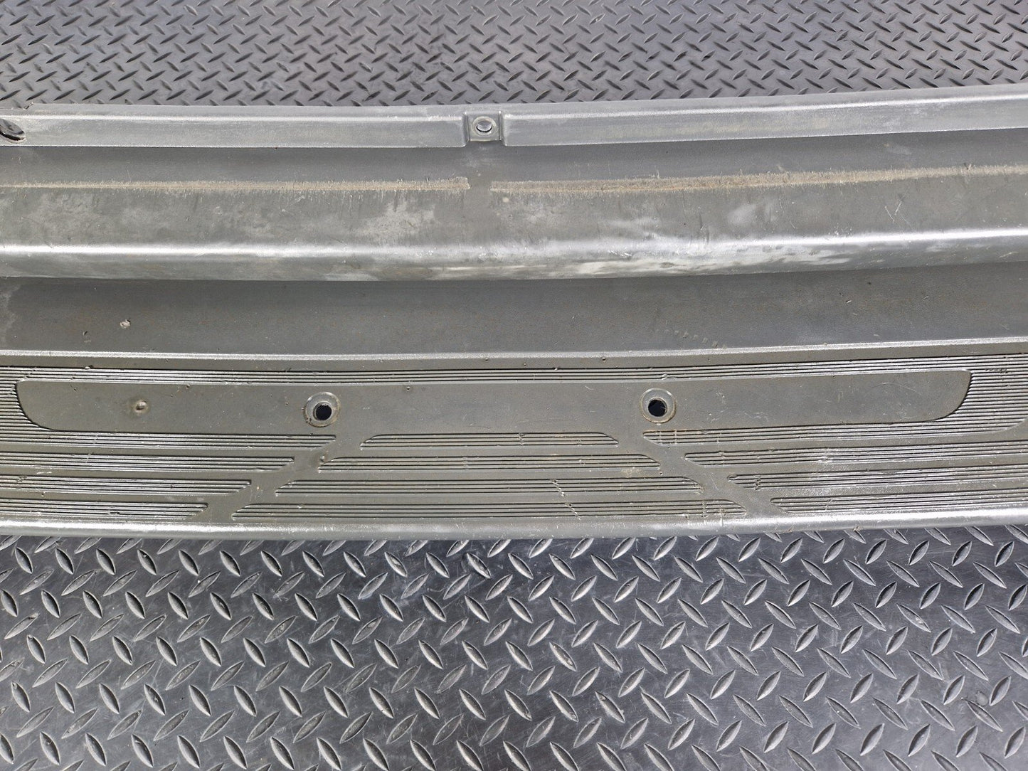 18-ON MERCEDES BENZ SPRINTER W907 W910 REAR BUMPER MIDDLE BRACKET A9108856500