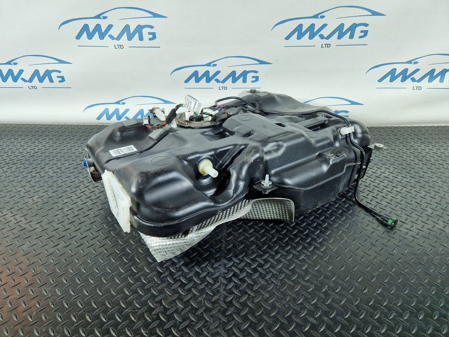 12-18 MERCEDES BENZ W176 GENUINE FUEL TANK & PUMP A2464702901